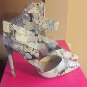 Betsey Johnson Malissa Floral Bow Pump